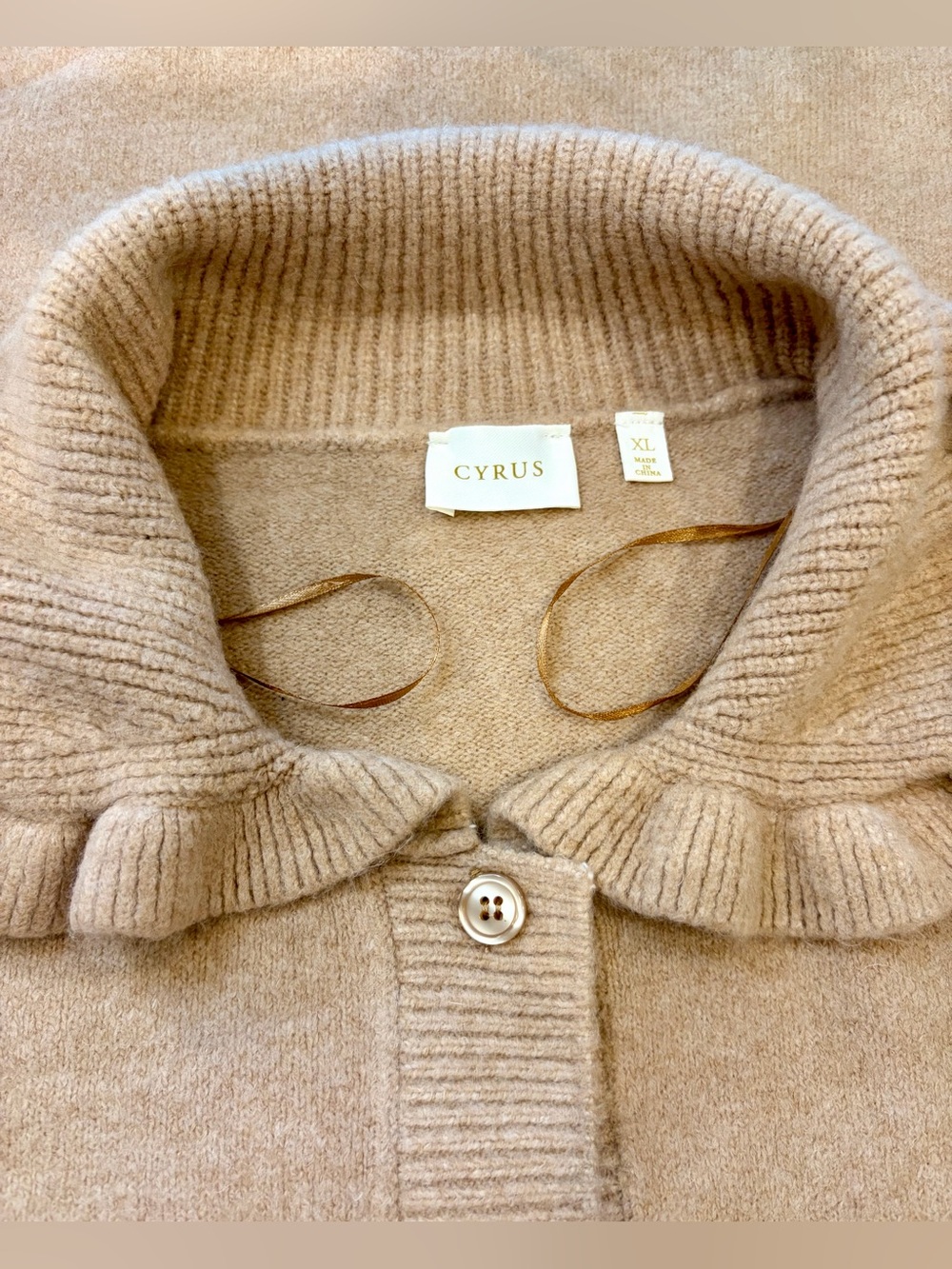 NWT CYRUS Tan Ruffle-Collar Button Cardigan Sweater Women’s Size XL - Picture 3 of 4